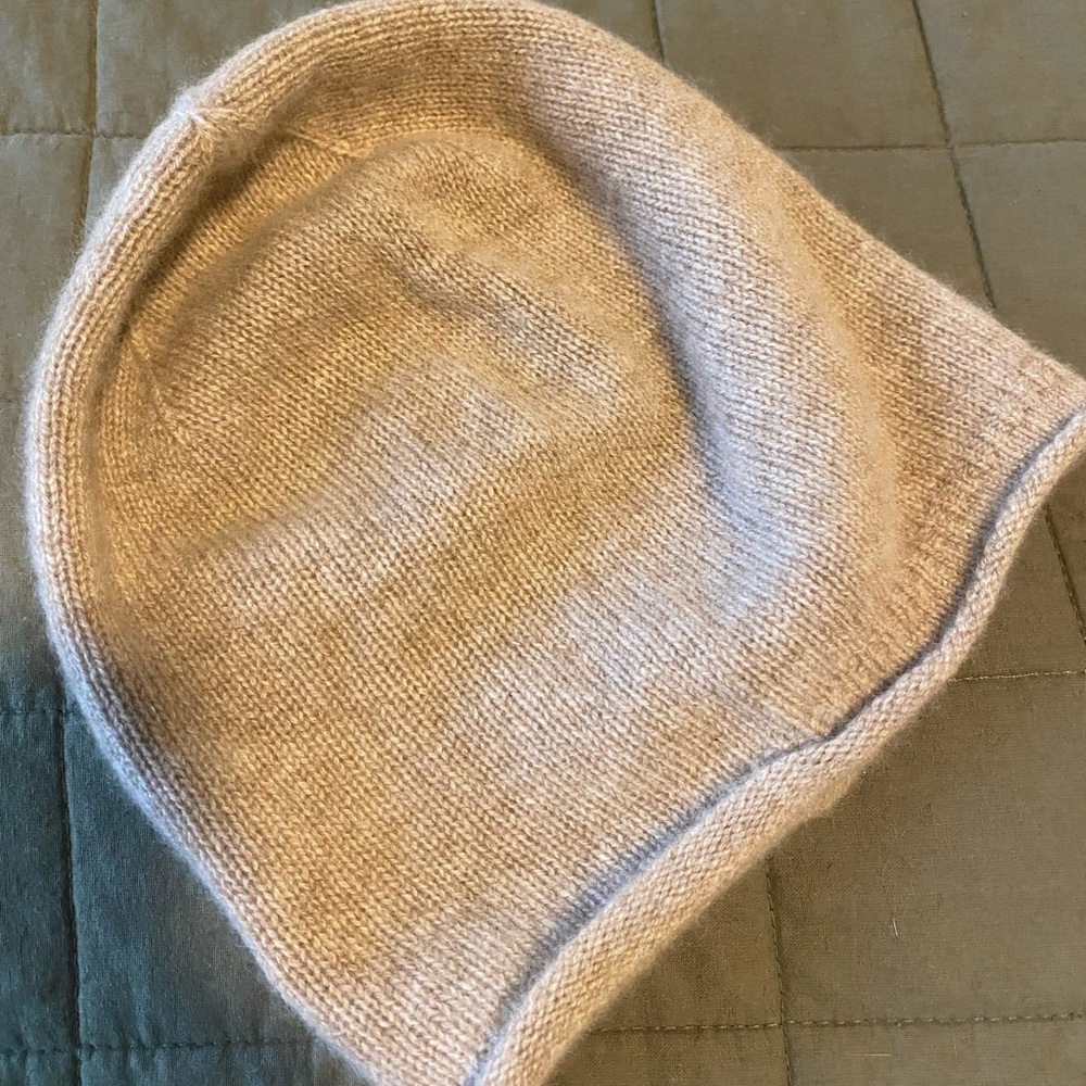Quince 100% Cashmere Beanie One Size • Soft Neutral Knit Hat • Never Worn